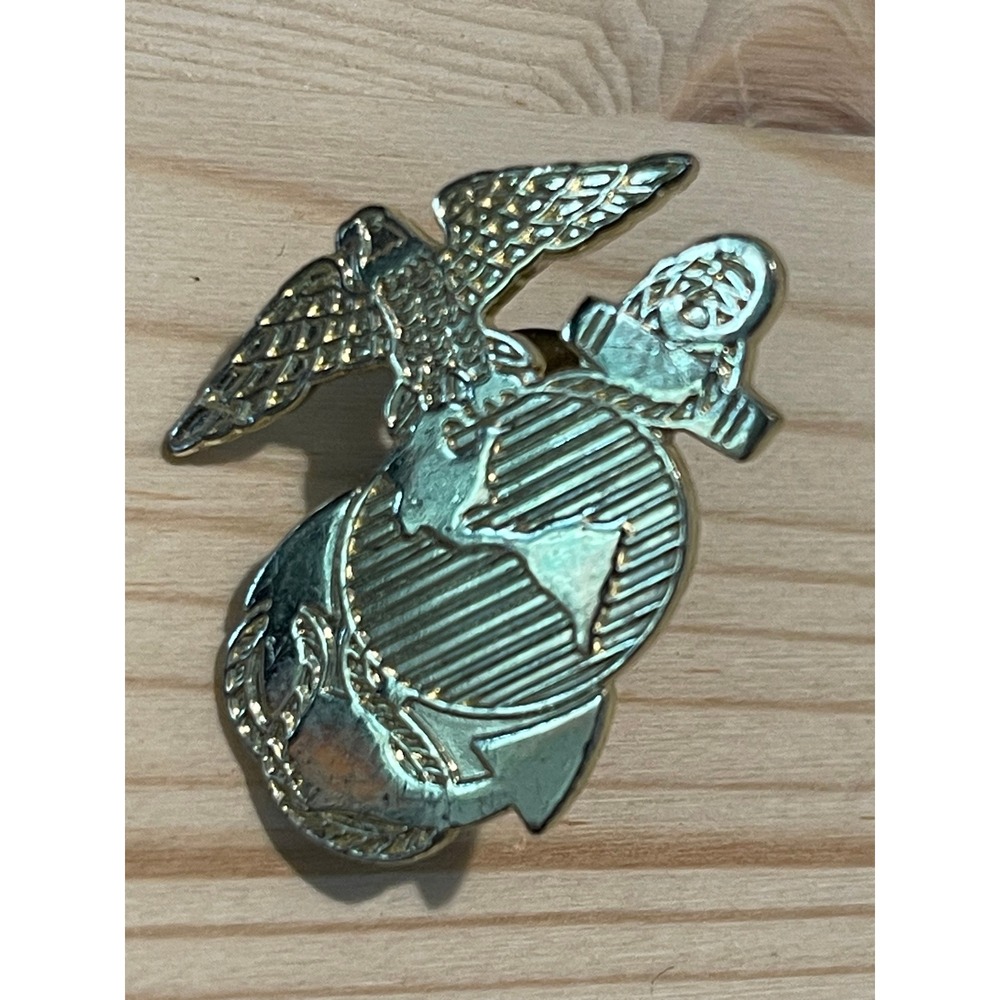 00425 - US Marine Corps Emblem Pin Globe Anchor‎ Eagle Metal Lapel Lightweight